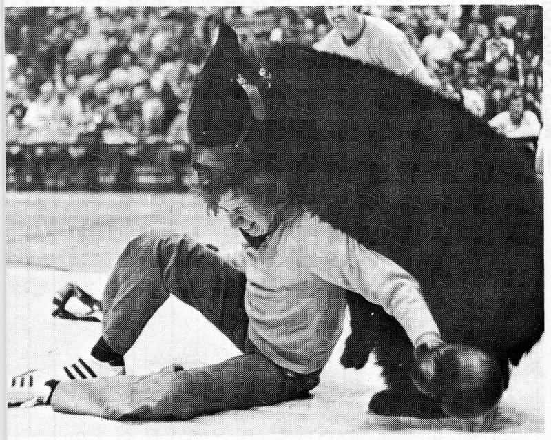 Illustration for article titled The Amazing True Story Of Victor, The Wrestling Bear